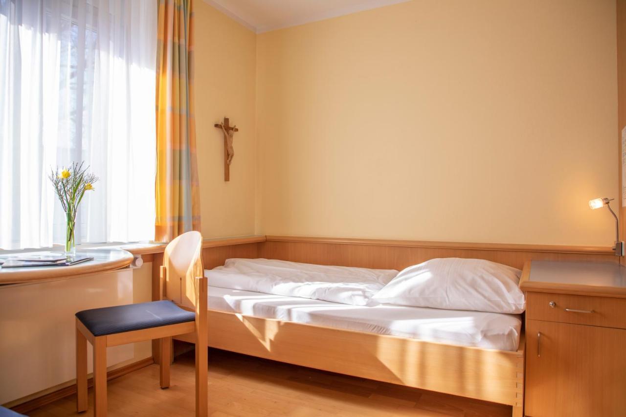 Spectrum Kirche Exerzitien-Und Bildungshaus Auf Mariahilf Passau Buitenkant foto