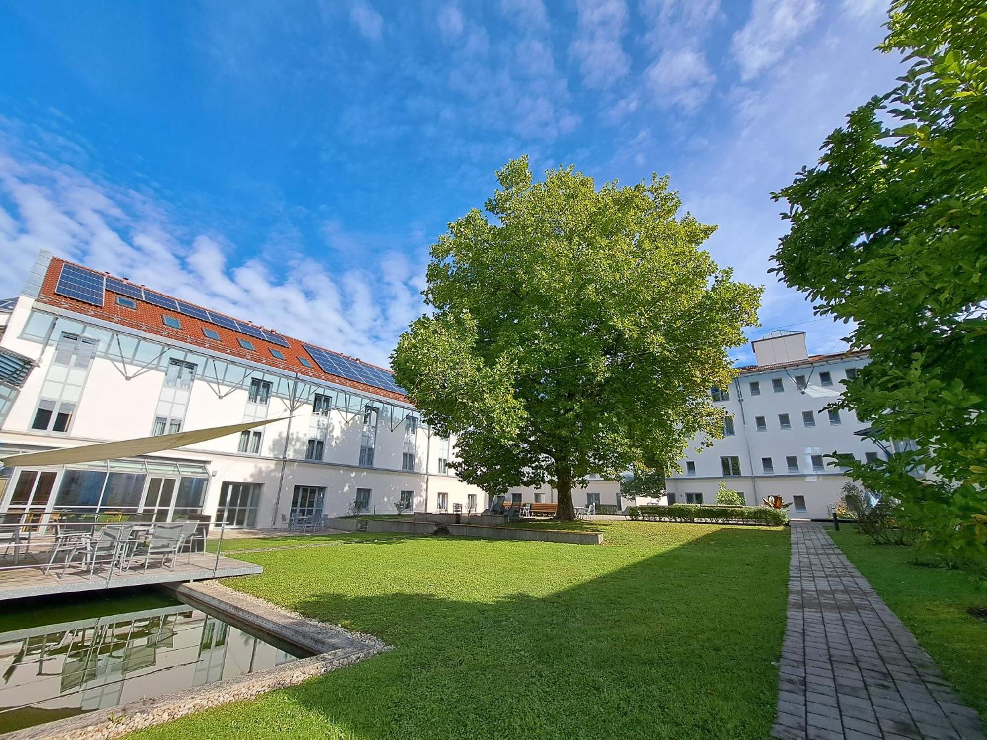 Spectrum Kirche Exerzitien-Und Bildungshaus Auf Mariahilf Passau Buitenkant foto