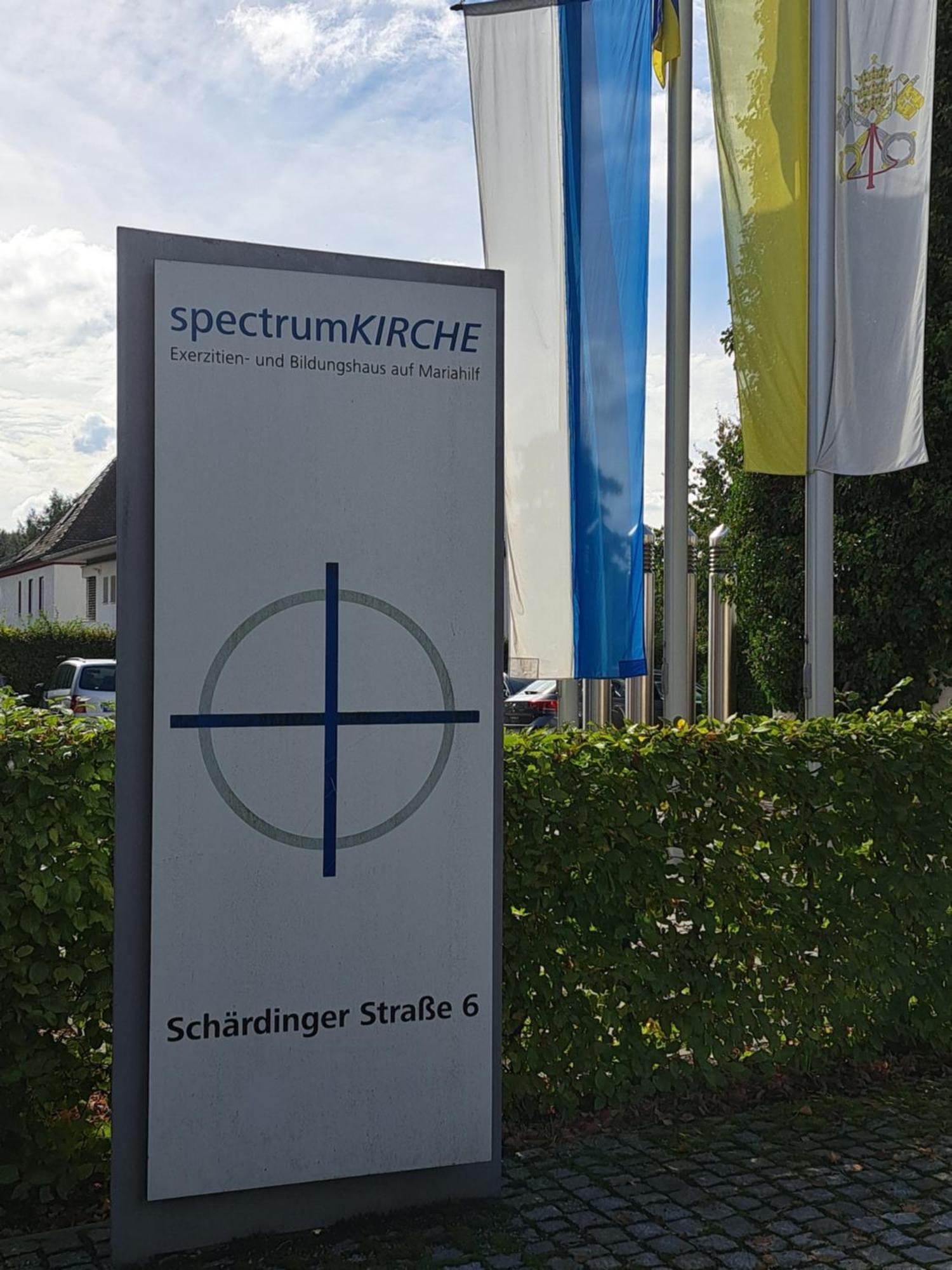 Spectrum Kirche Exerzitien-Und Bildungshaus Auf Mariahilf Passau Buitenkant foto