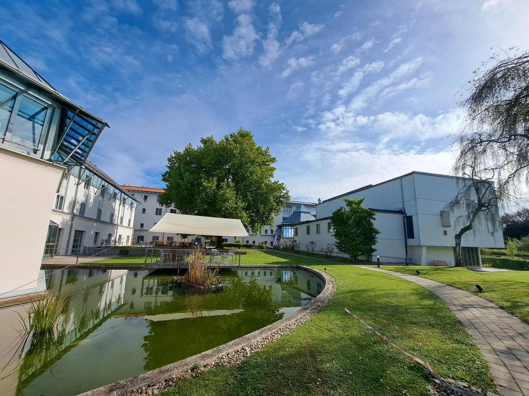 Spectrum Kirche Exerzitien-Und Bildungshaus Auf Mariahilf Passau Buitenkant foto